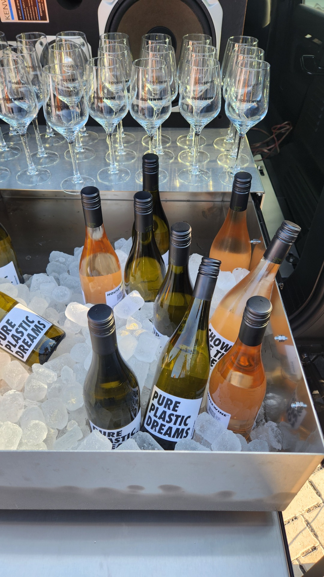 Gekoelde flessen wijn van HOUSEWINE.